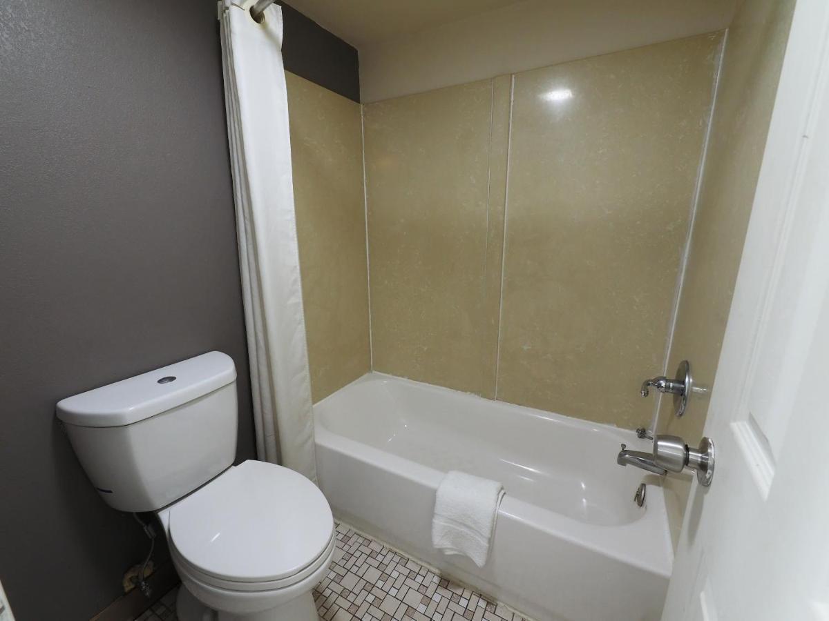 Budget Lodge Churchland Chesapeake Extérieur photo