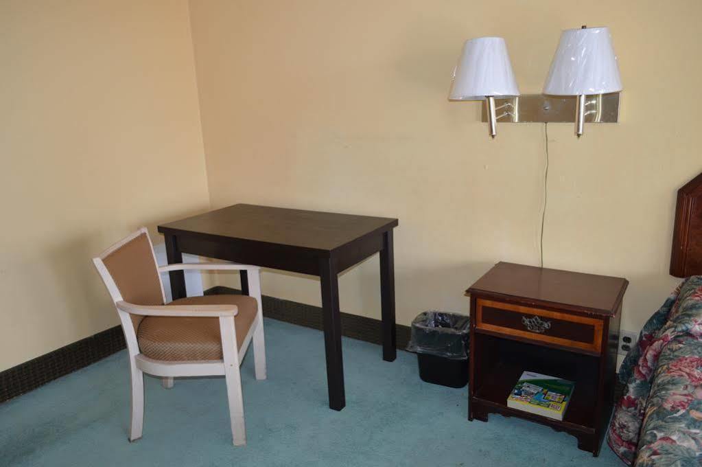Budget Lodge Churchland Chesapeake Extérieur photo